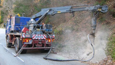 Camion spécifique pour fouille poteau